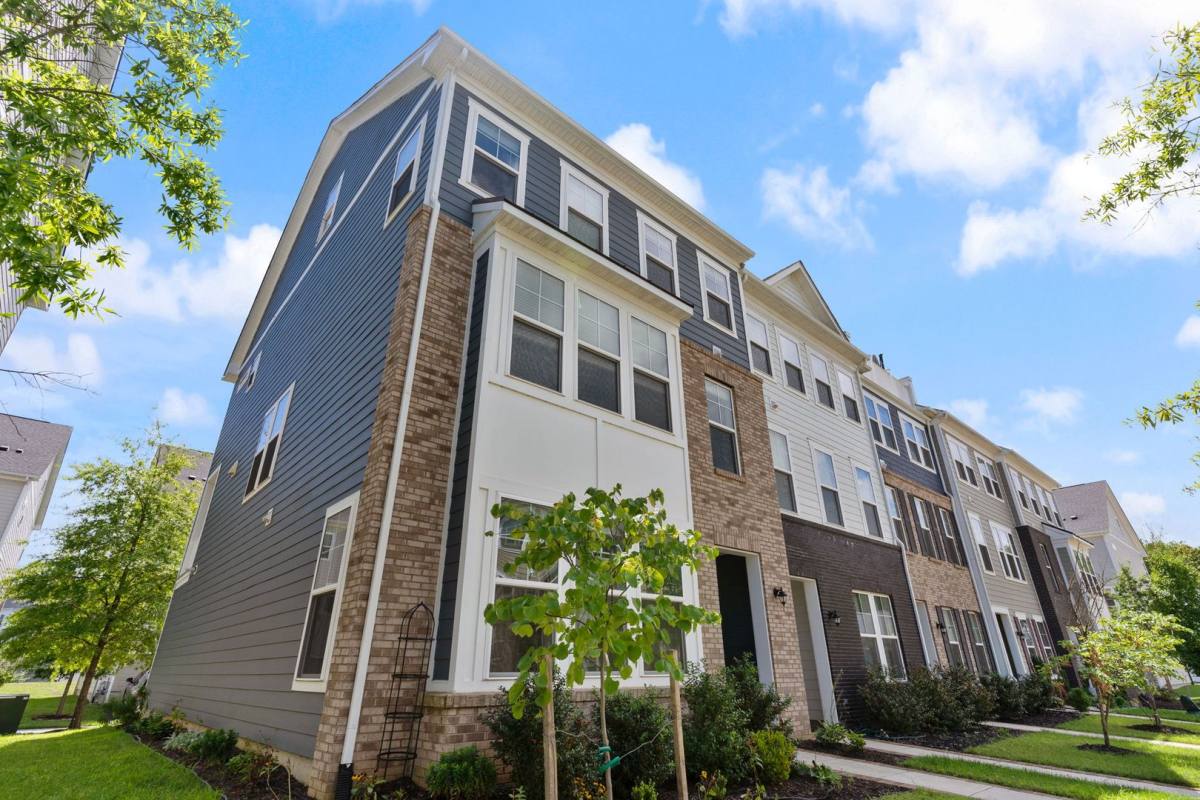 Townhouse for rent at 17713 Longspur Cove Lane, Dumfries, VA 22026