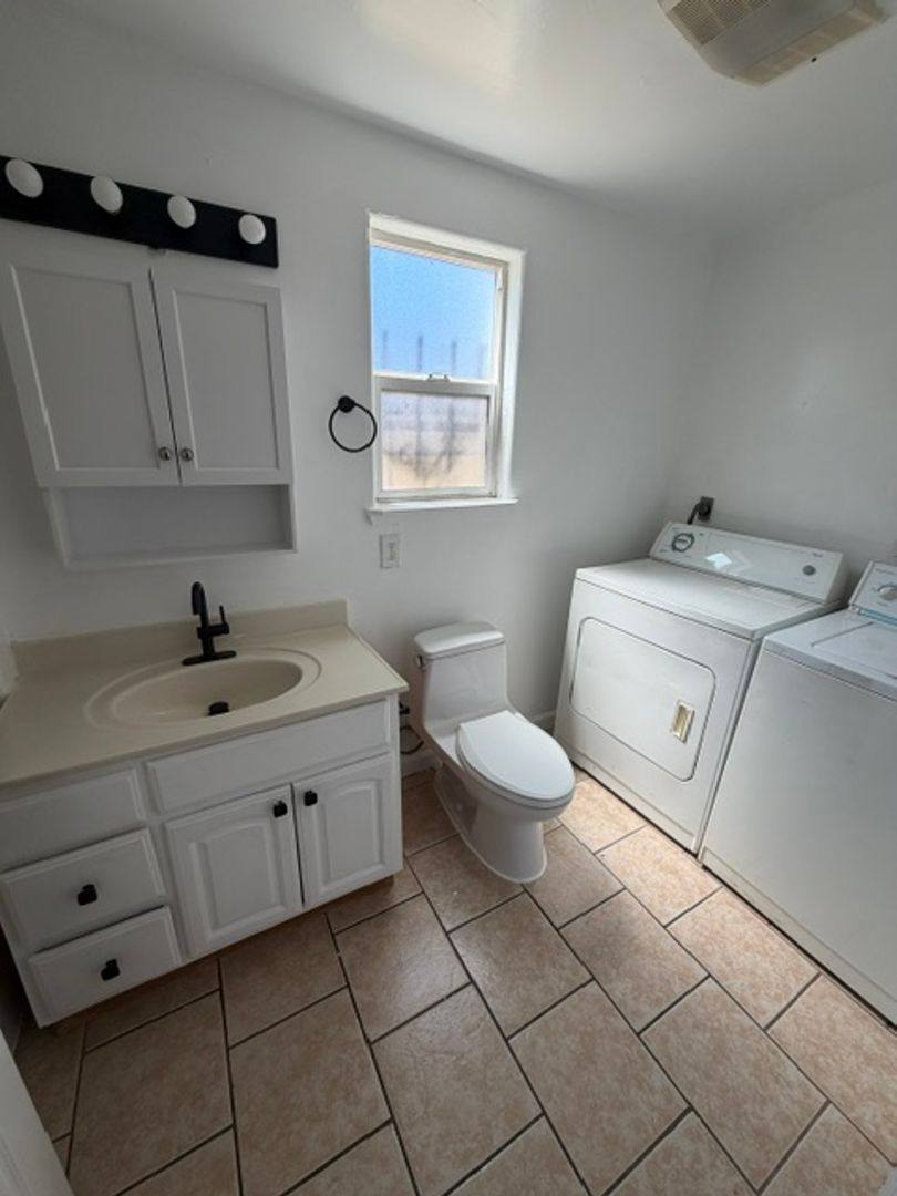Apartment for rent at 542 Lewis St, Oakland, CA 94607