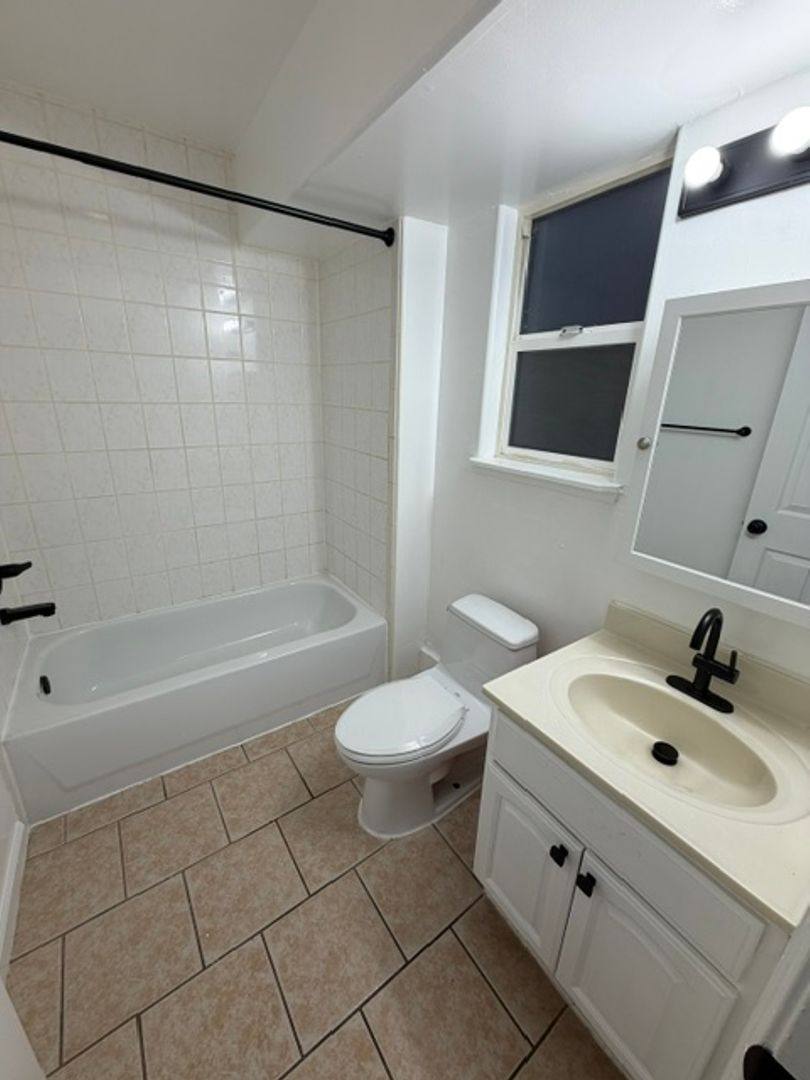 Apartment for rent at 542 Lewis St, Oakland, CA 94607