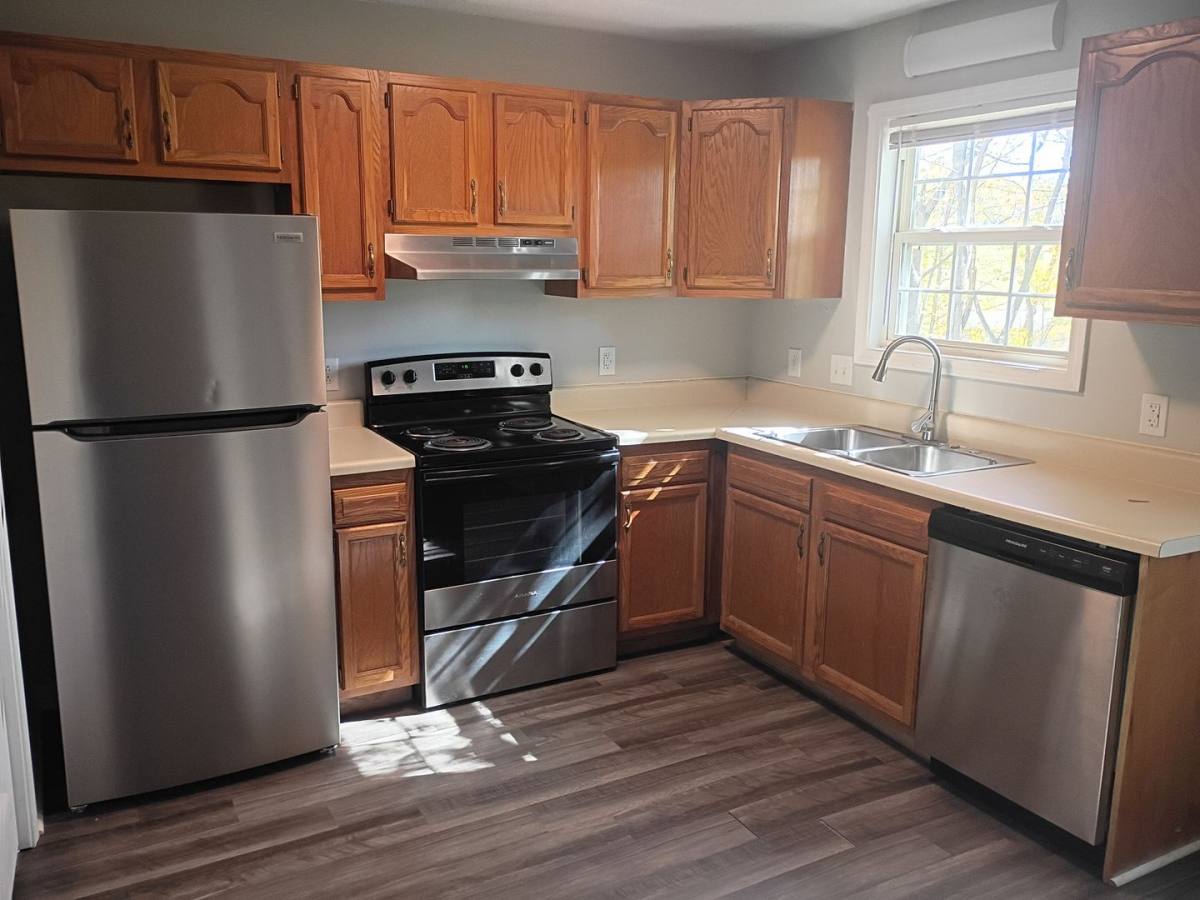 Townhouse for rent at Ridgeview Townhomes, 504 Ridgeview Circle, Bluff City, TN 37618