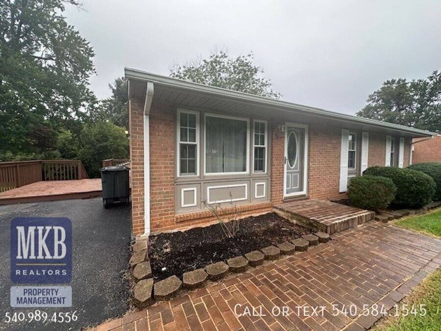 House for rent at 745 Kenyon Rd, Vinton, VA 24179