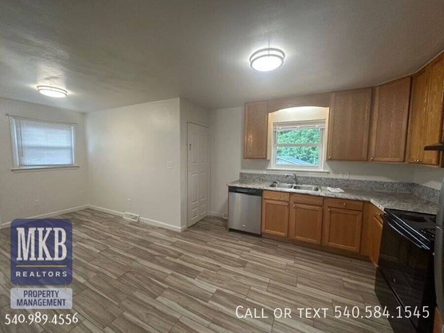 House for rent at 745 Kenyon Rd, Vinton, VA 24179