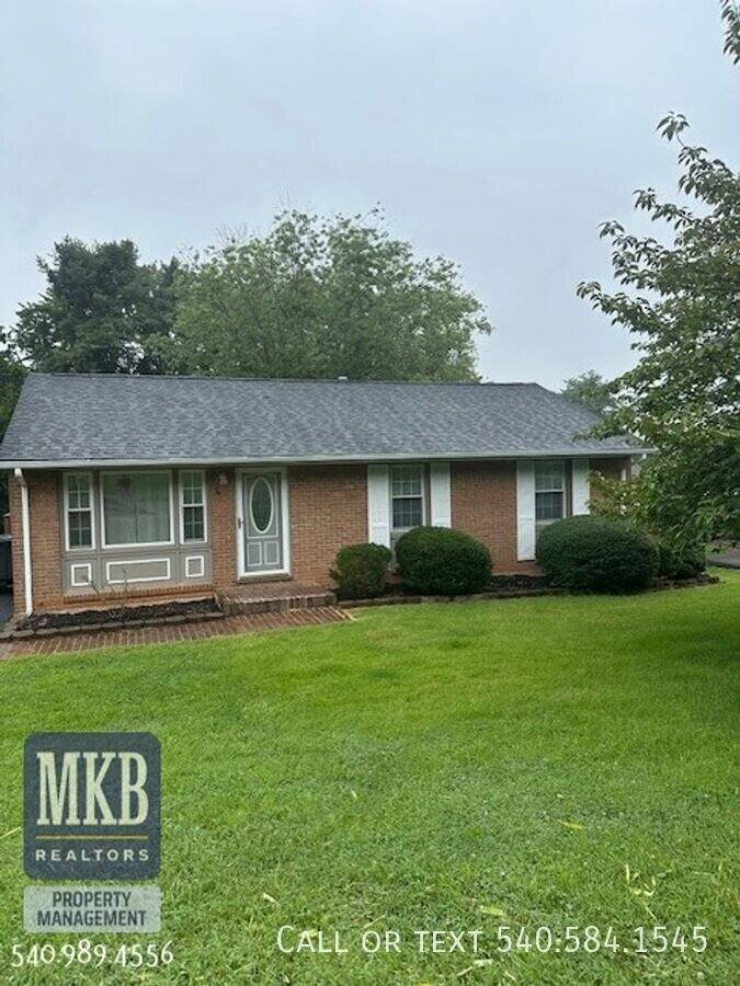 House for rent at 745 Kenyon Rd, Vinton, VA 24179