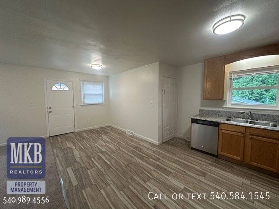 House for rent at 745 Kenyon Rd, Vinton, VA 24179