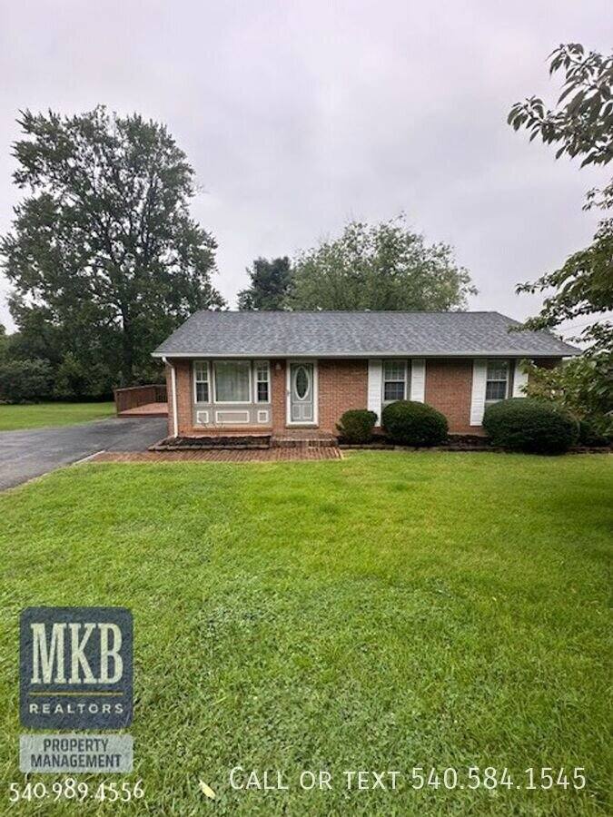 House for rent at 745 Kenyon Rd, Vinton, VA 24179