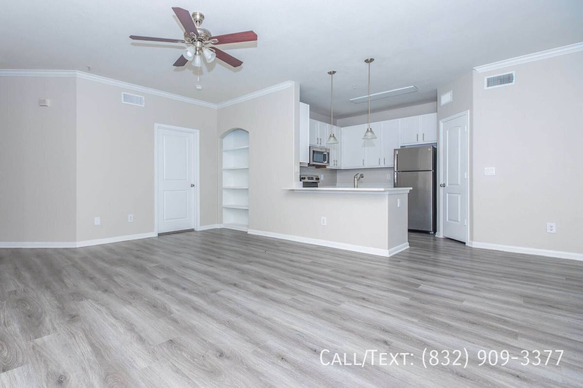 Apartment for rent at 1099 Bay Area Blvd #TL5, Houston, TX 77058