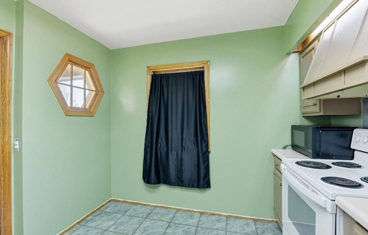 House for rent at 2618 Weber St, Omaha, NE 68112