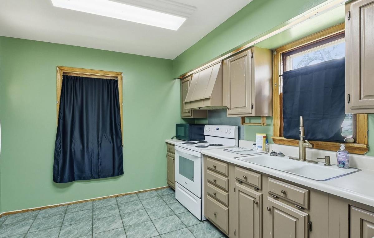 House for rent at 2618 Weber St, Omaha, NE 68112