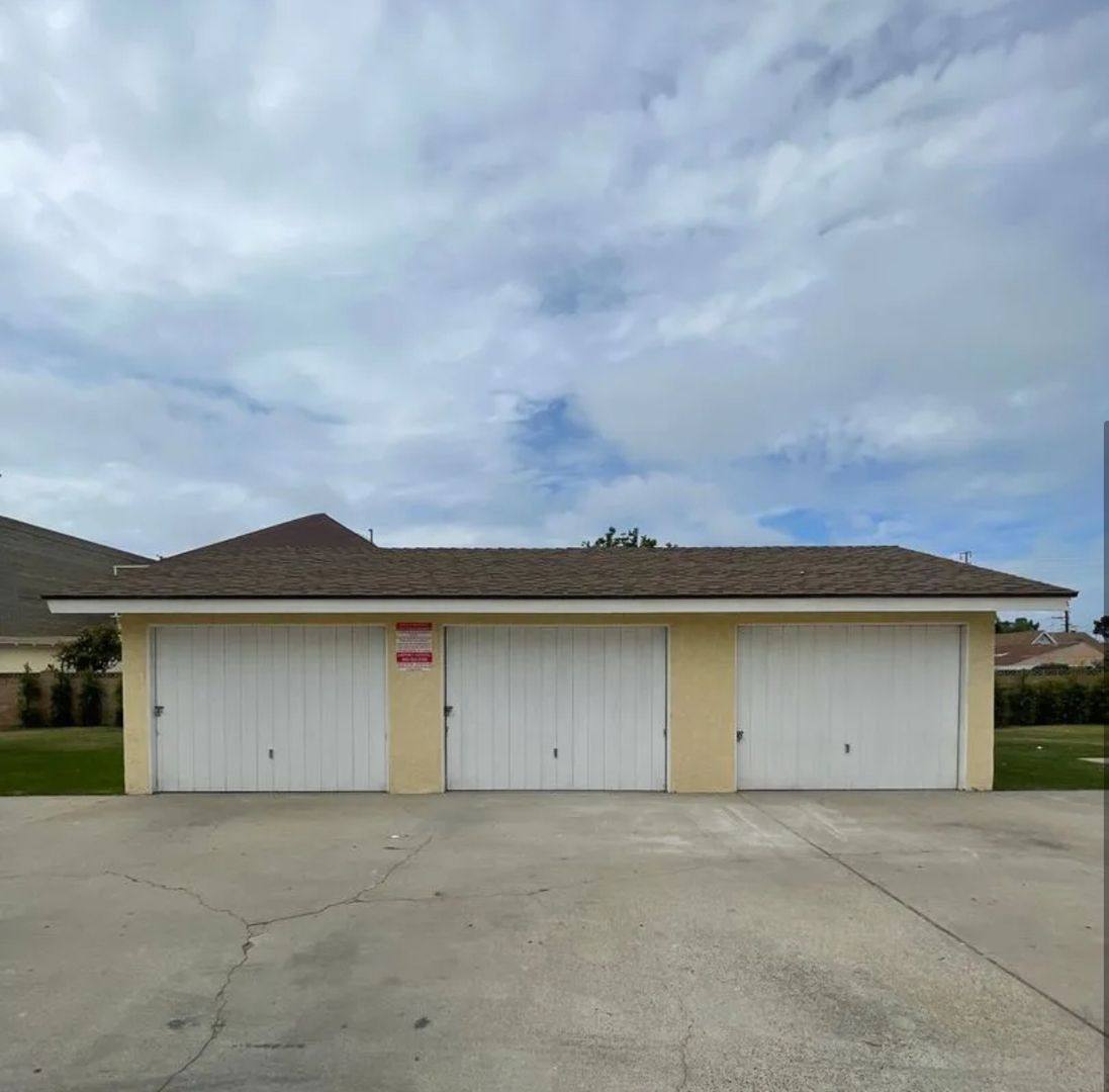 Apartment for rent at 227-233 Wolff St, Oxnard, CA 93033
