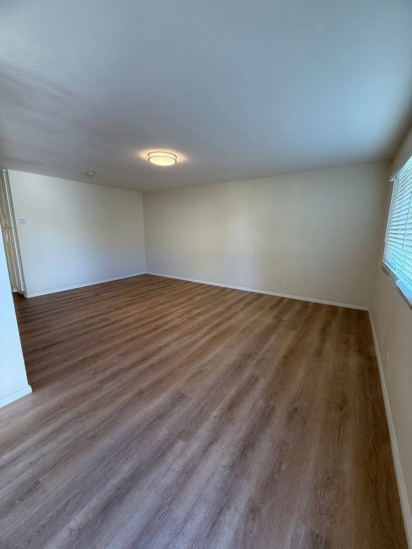 Apartment for rent at 227-233 Wolff St, Oxnard, CA 93033