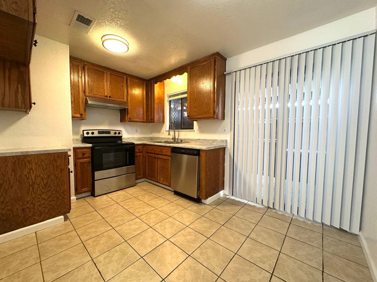 Townhouse for rent at Charming Townhouse In Turlock, 1190 Kenwood Ave, Turlock, CA 95380