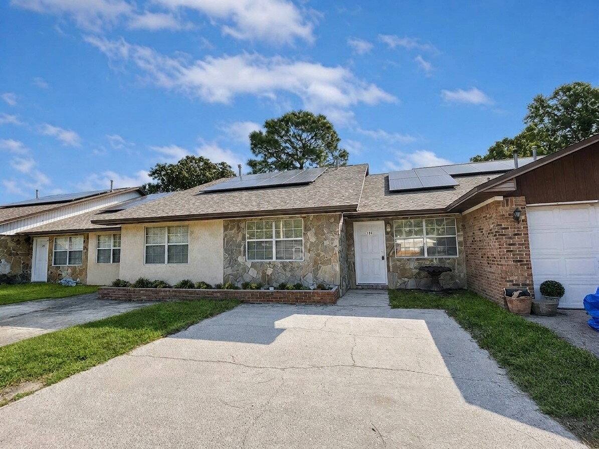 Townhouse for rent at 125 Wellington Rd, Fort Walton Beach, FL 32547