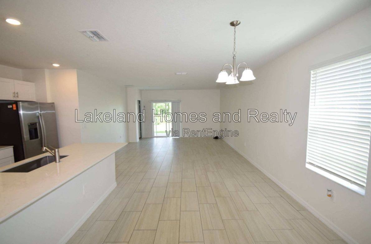 House for rent at 4060 Radiant Mountain Dr, Plant City, FL 33565