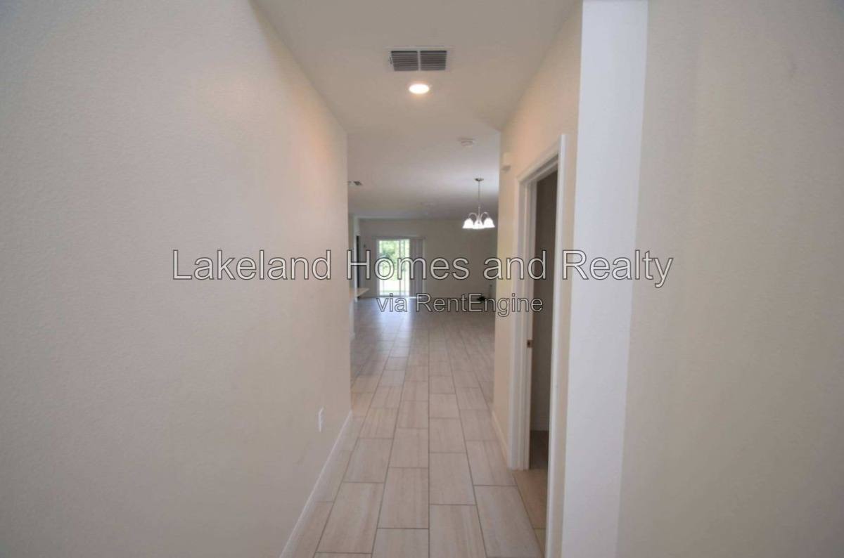 House for rent at 4060 Radiant Mountain Dr, Plant City, FL 33565