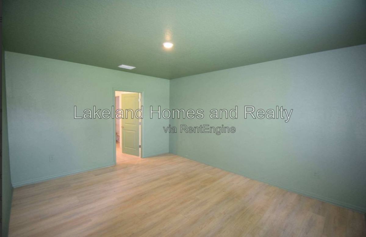 House for rent at 4060 Radiant Mountain Dr, Plant City, FL 33565