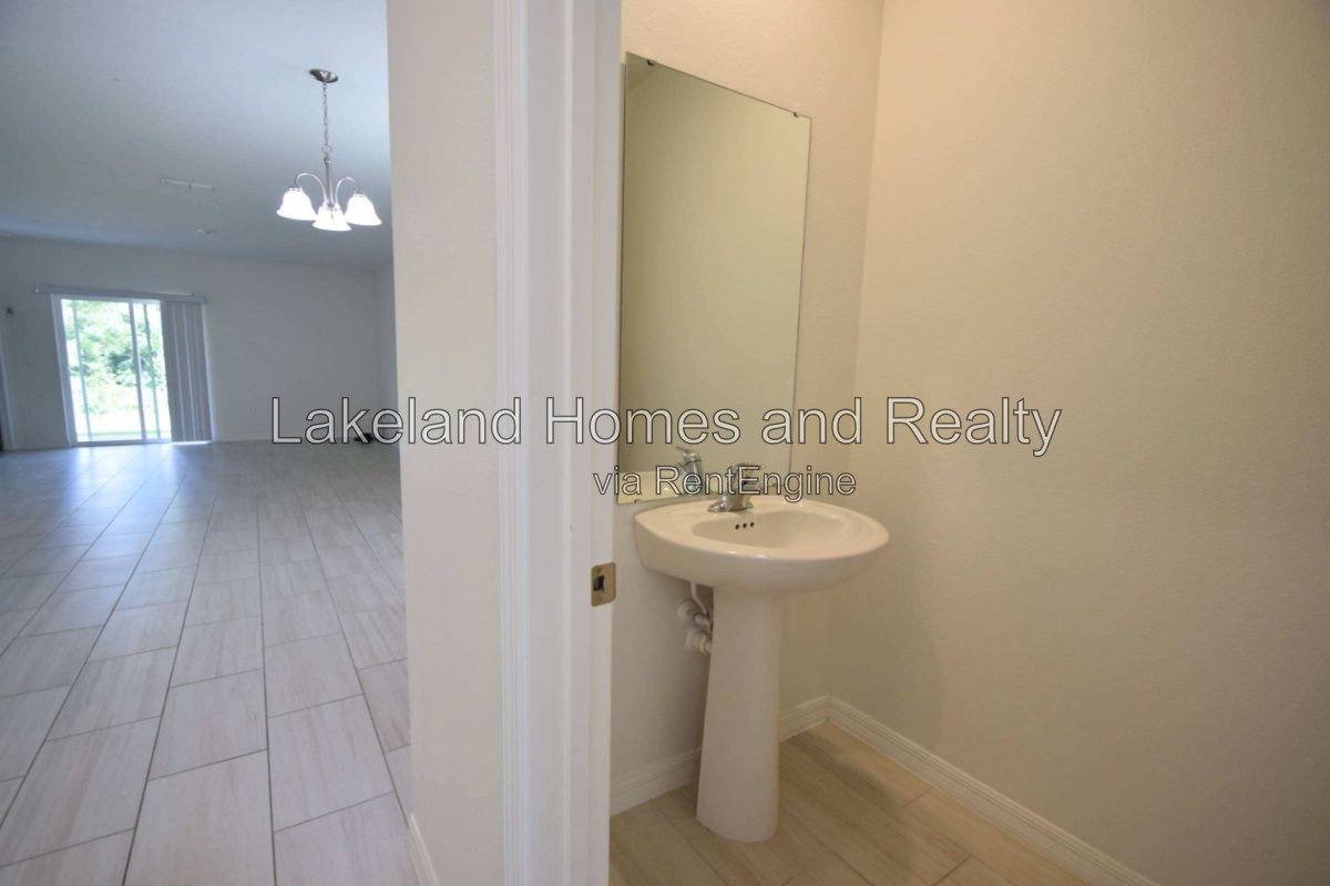 House for rent at 4060 Radiant Mountain Dr, Plant City, FL 33565