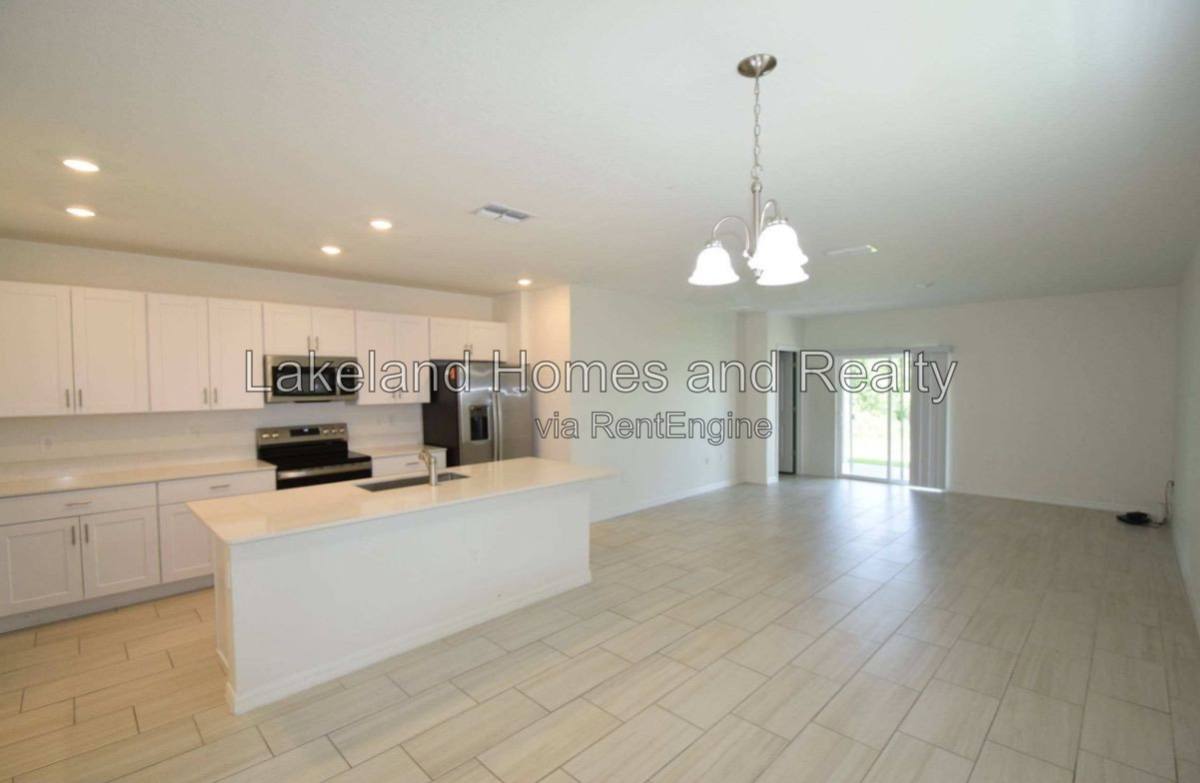 House for rent at 4060 Radiant Mountain Dr, Plant City, FL 33565