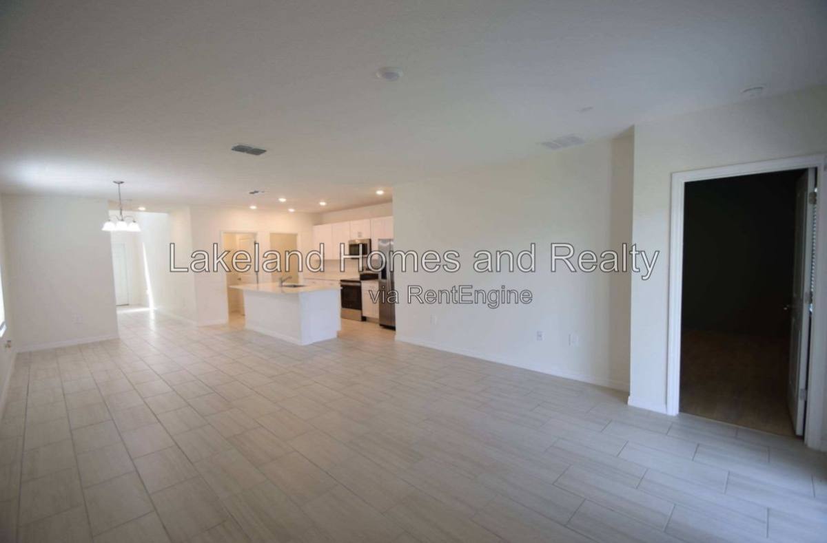 House for rent at 4060 Radiant Mountain Dr, Plant City, FL 33565