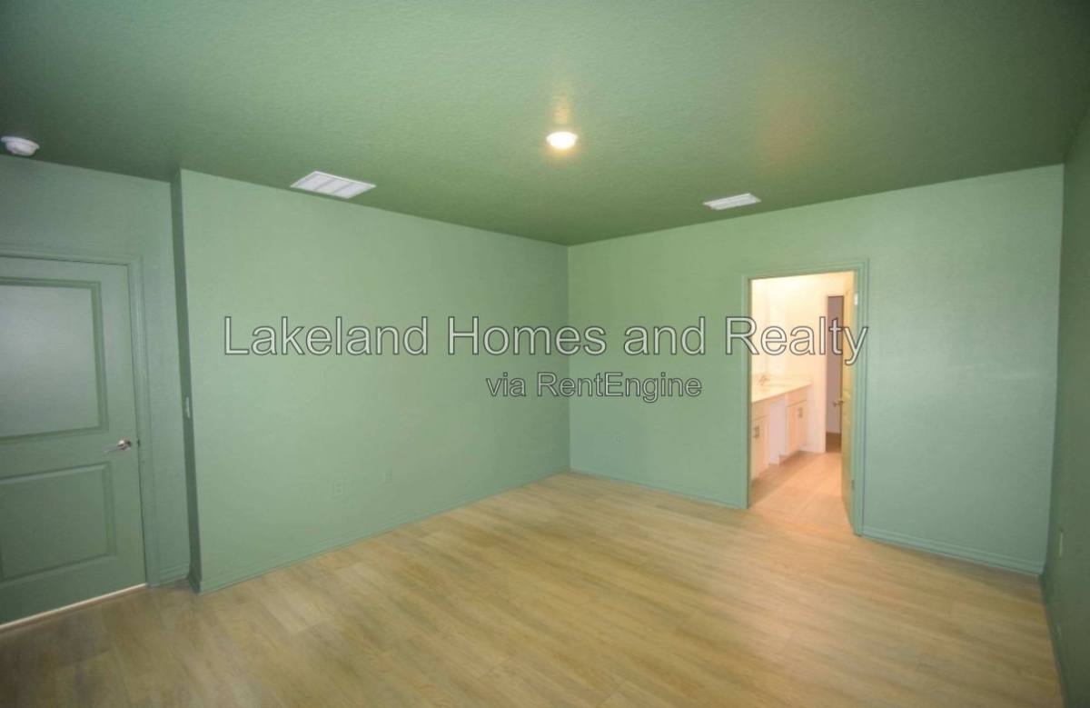 House for rent at 4060 Radiant Mountain Dr, Plant City, FL 33565