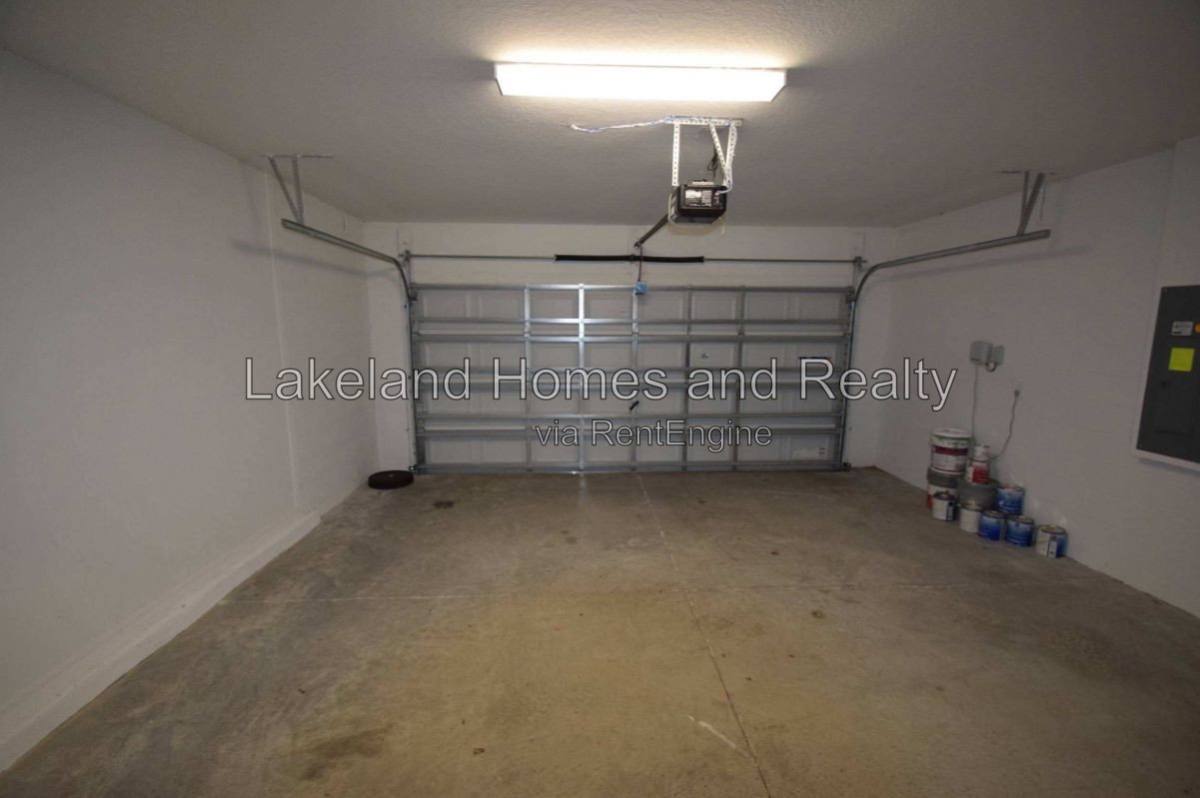 House for rent at 4060 Radiant Mountain Dr, Plant City, FL 33565