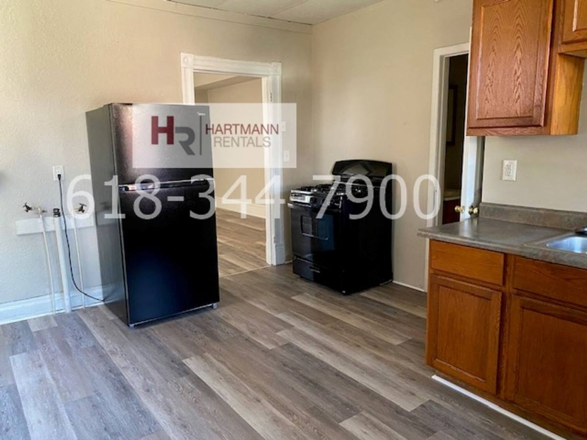 Apartment for rent at 2141-2143 Edison Ave, Granite City, IL 62040