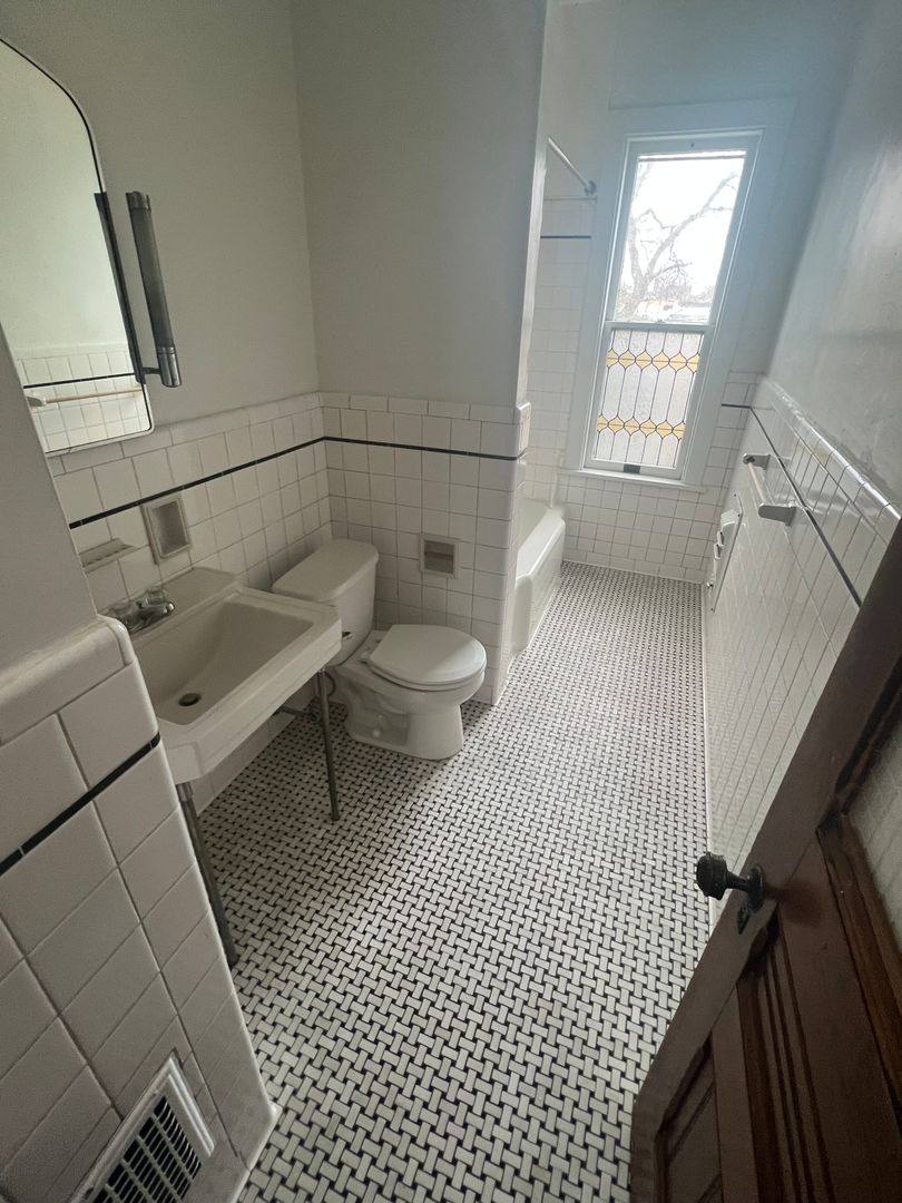 Apartment for rent at 354 W 9th, Erie, PA 16502