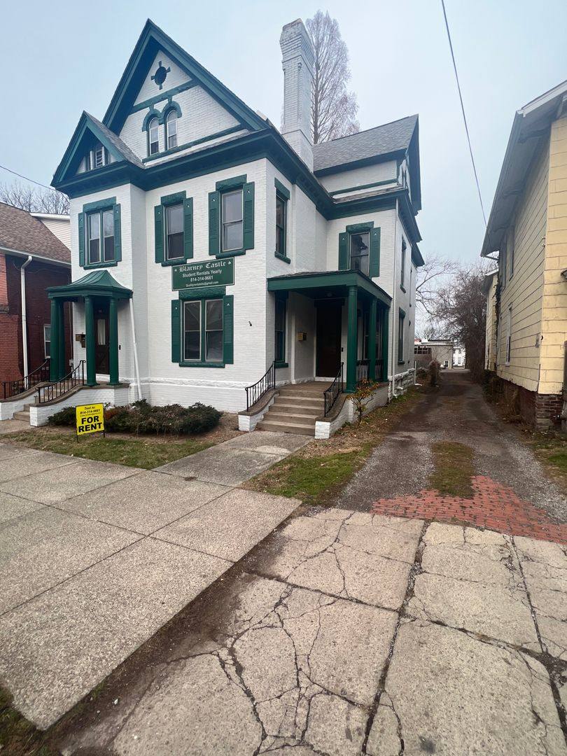 Apartment for rent at 354 W 9th, Erie, PA 16502