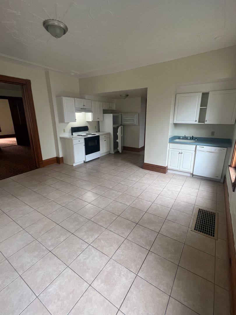 Apartment for rent at 354 W 9th, Erie, PA 16502