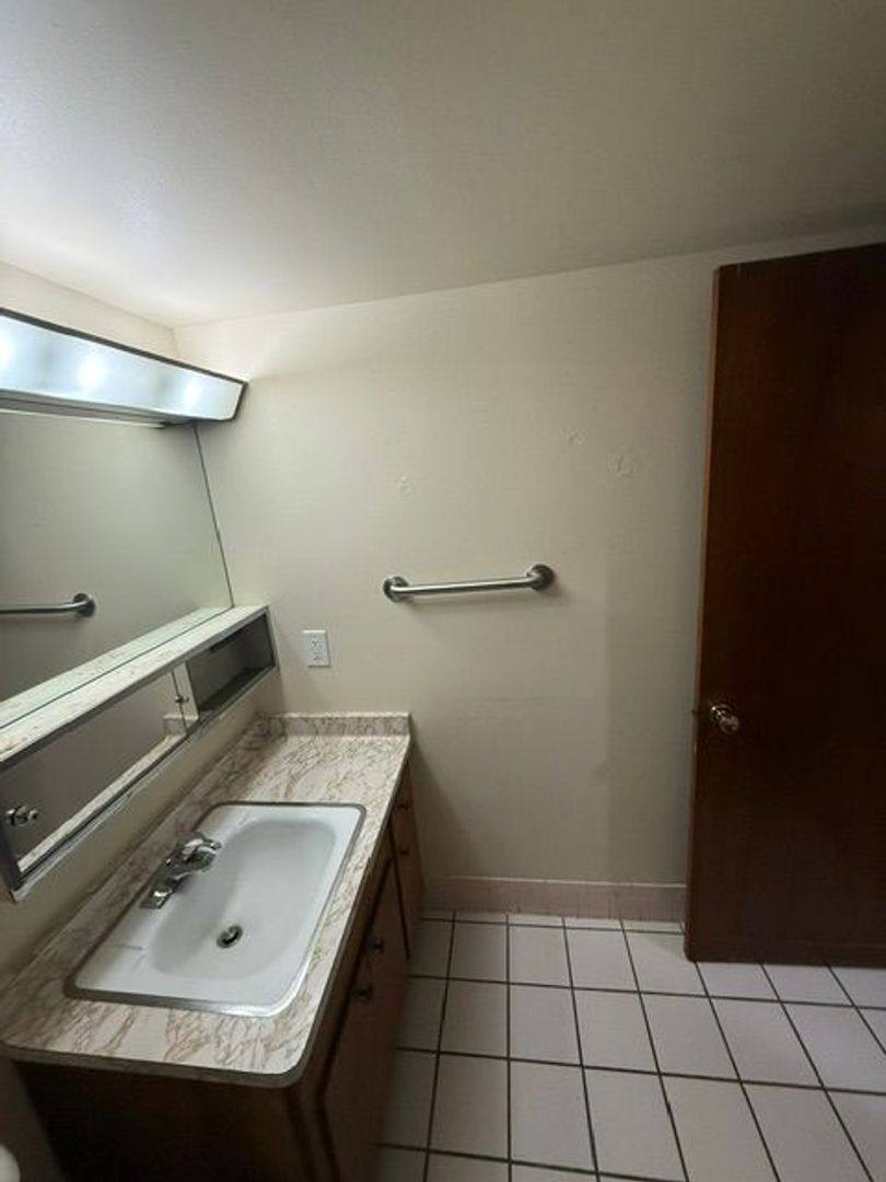 Apartment for rent at 5414 58th Ave, Kenosha, WI 53144