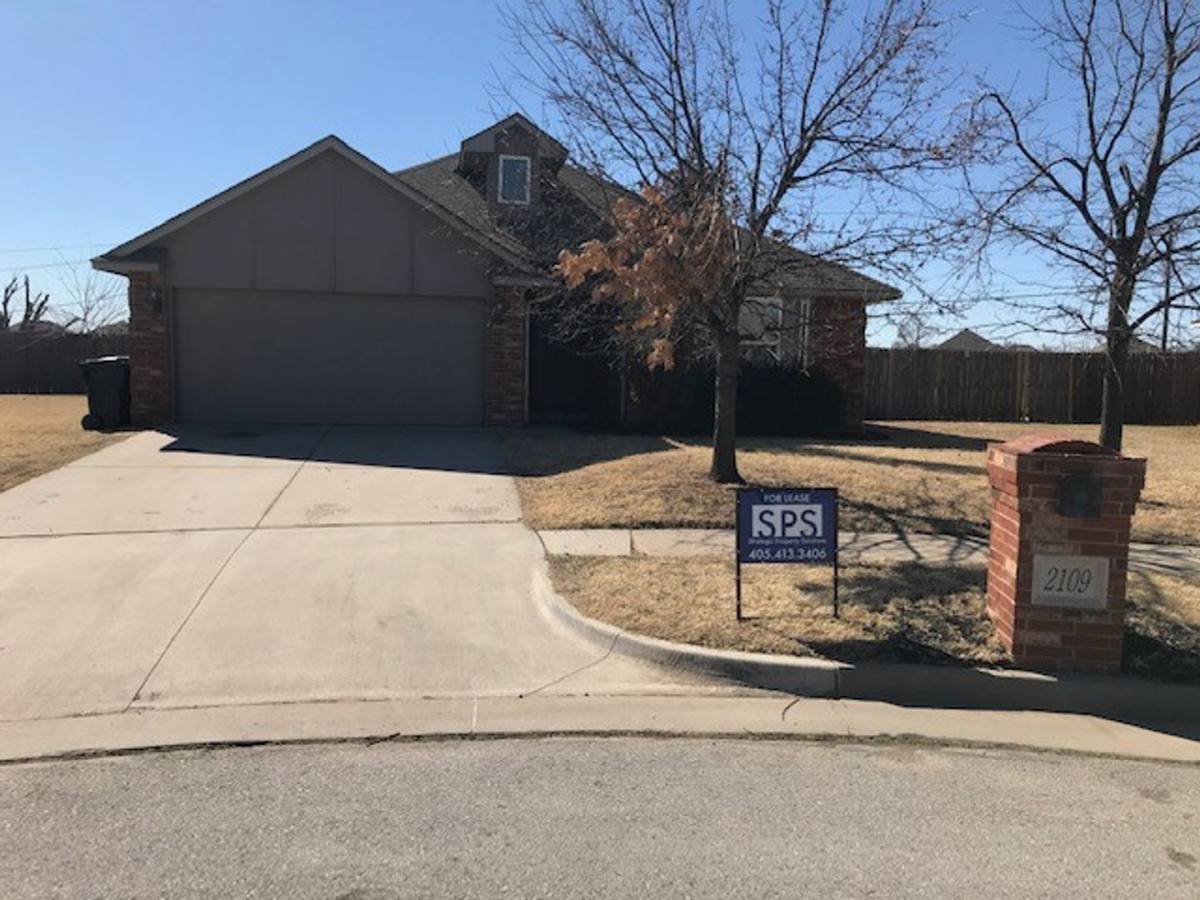 House for rent at 2109 Breakers W Blvd, Oklahoma City, OK 73128