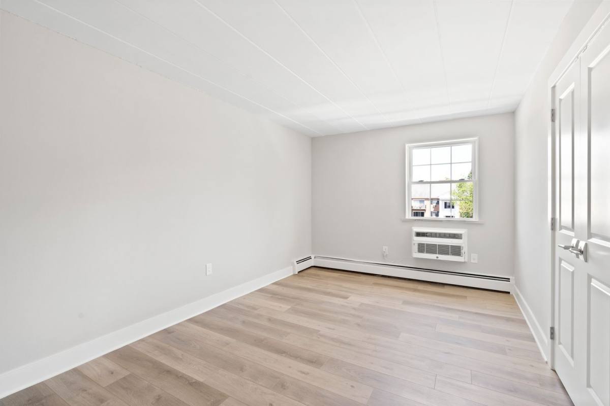 Apartment for rent at 100 Windermere Ave, Wayne, PA 19087