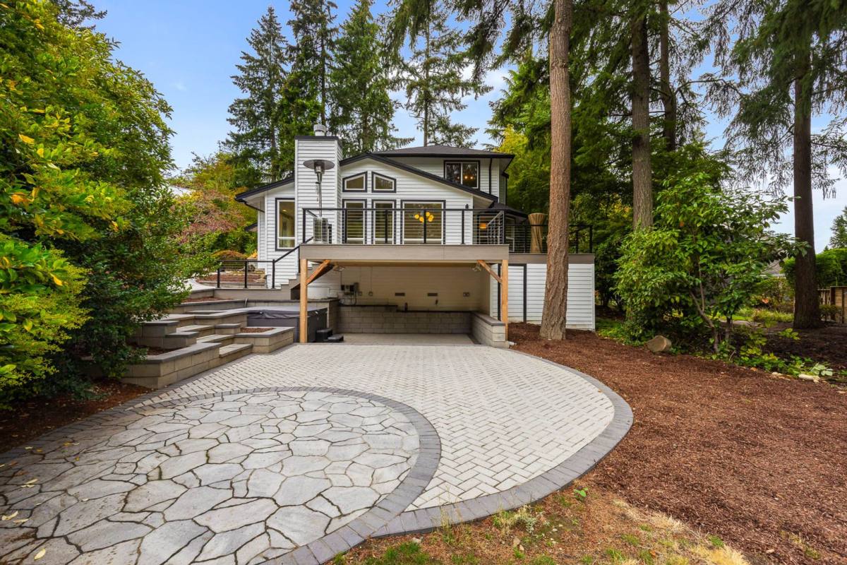 House for rent at 11402 NE 103rd St, Kirkland, WA 98033
