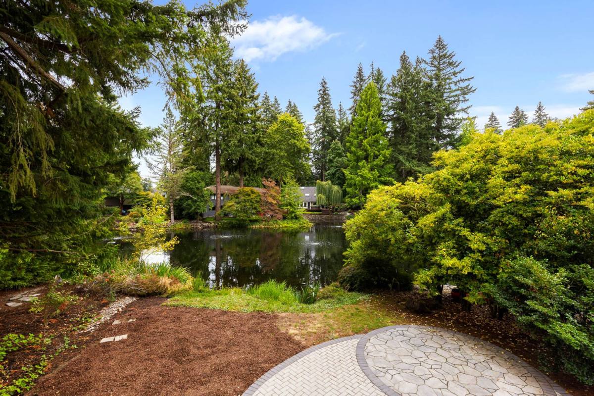 House for rent at 11402 NE 103rd St, Kirkland, WA 98033