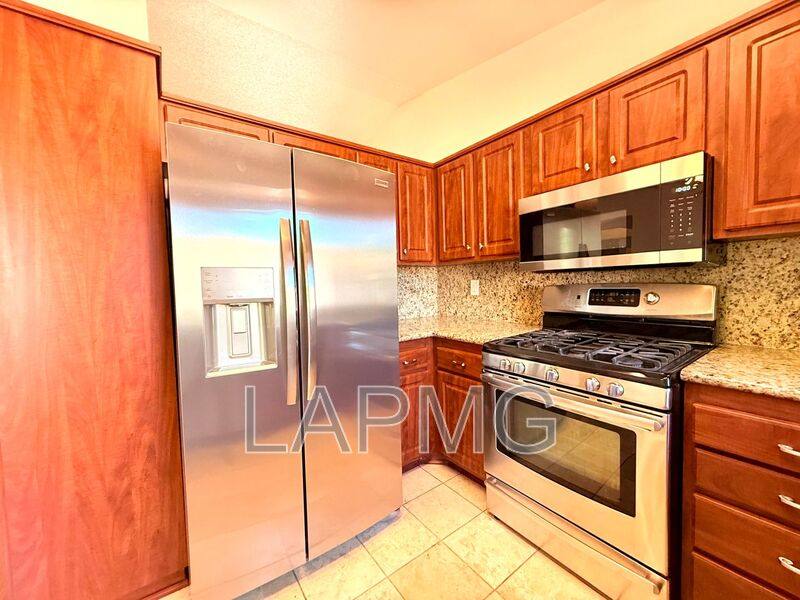 Condo for rent at 23201 Sherman Way #H, West Hills, CA 91307