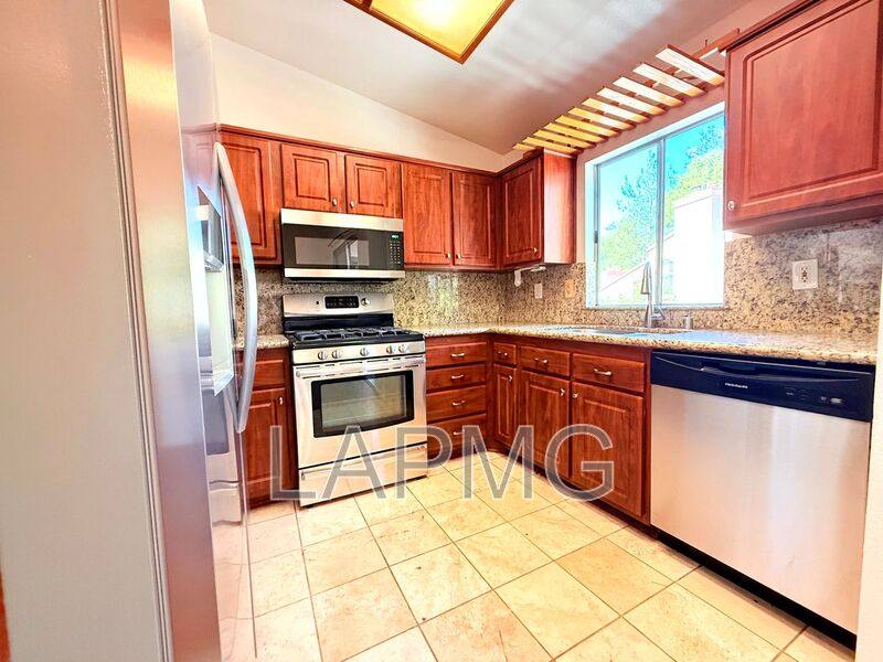 Condo for rent at 23201 Sherman Way #H, West Hills, CA 91307