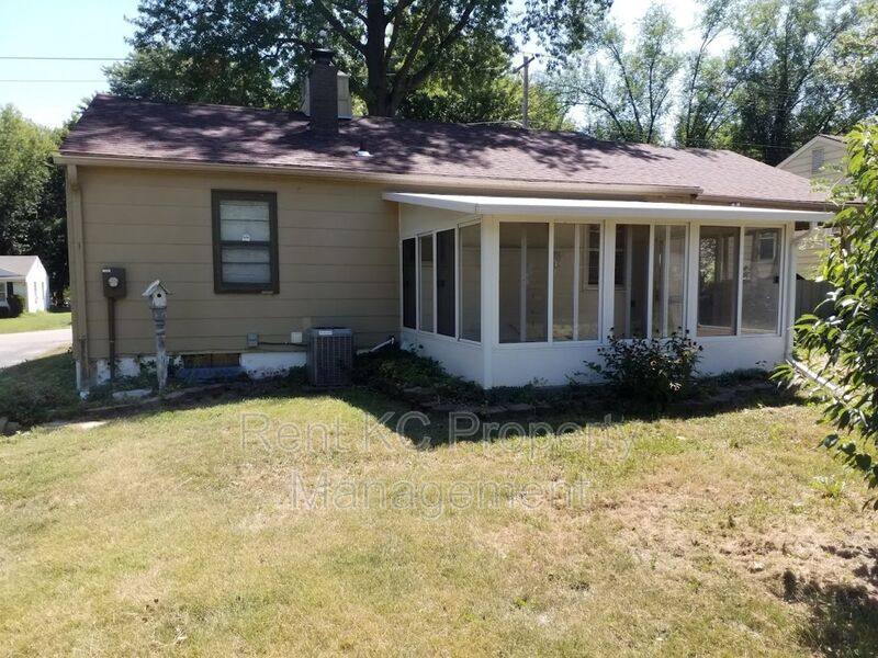 House for rent at 2920 S Northern Blvd, Independence, MO 64052