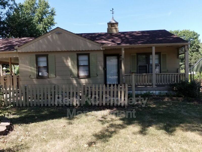 House for rent at 2920 S Northern Blvd, Independence, MO 64052