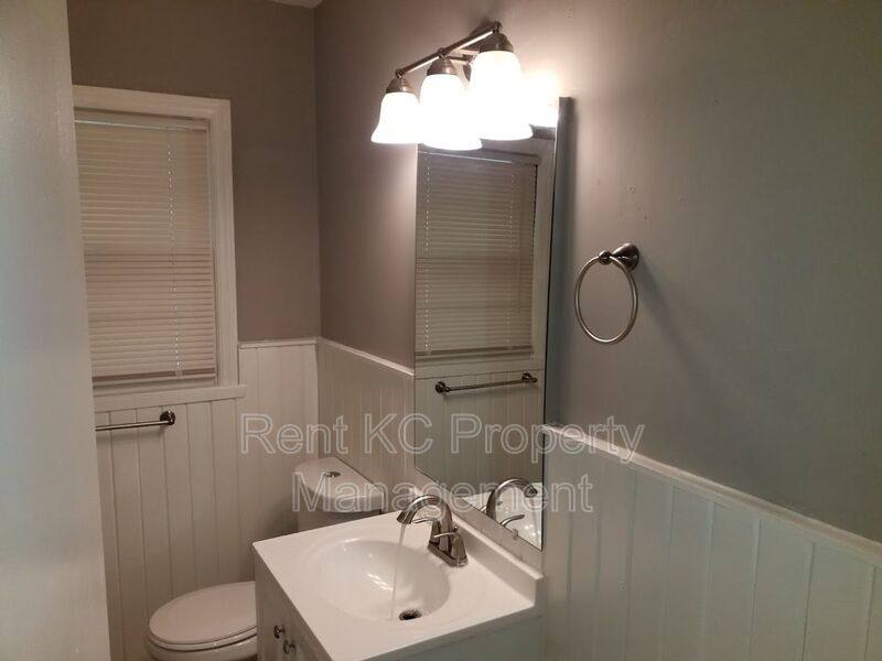 House for rent at 2920 S Northern Blvd, Independence, MO 64052