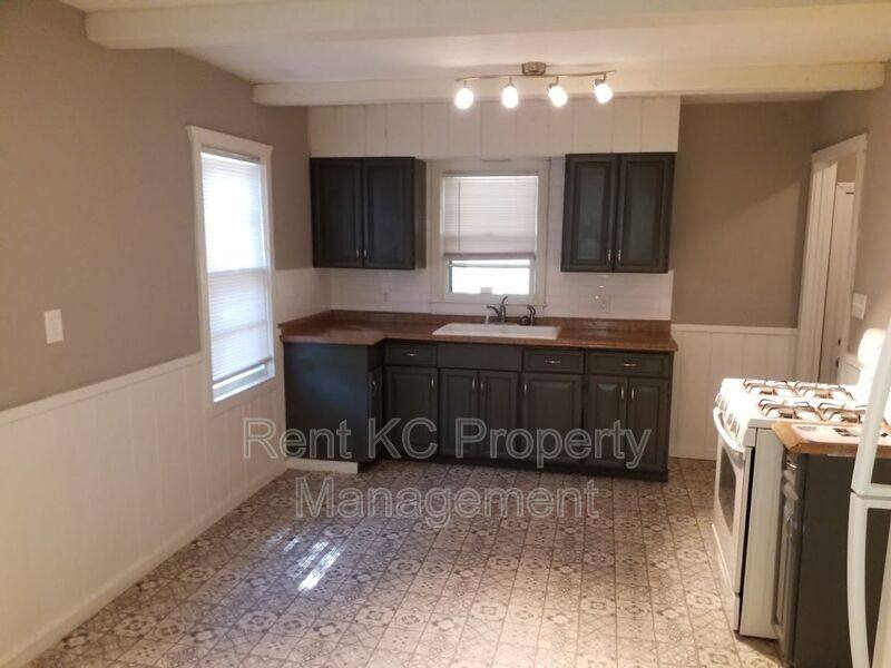 House for rent at 2920 S Northern Blvd, Independence, MO 64052