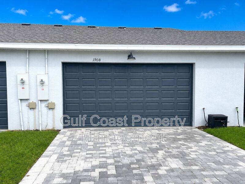 Townhouse for rent at 1908 Swivel Lane, Sarasota, FL 34240