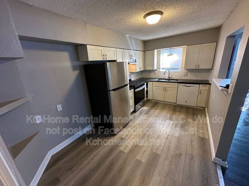House for rent at 3436 S Oxford Ave, Independence, MO 64052