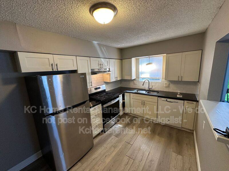 House for rent at 3436 S Oxford Ave, Independence, MO 64052