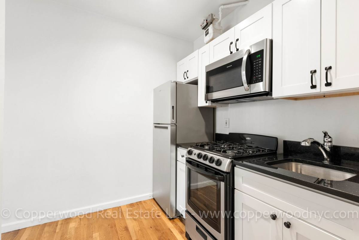 Apartment for rent at 402 E 78th St, New York, NY 10075