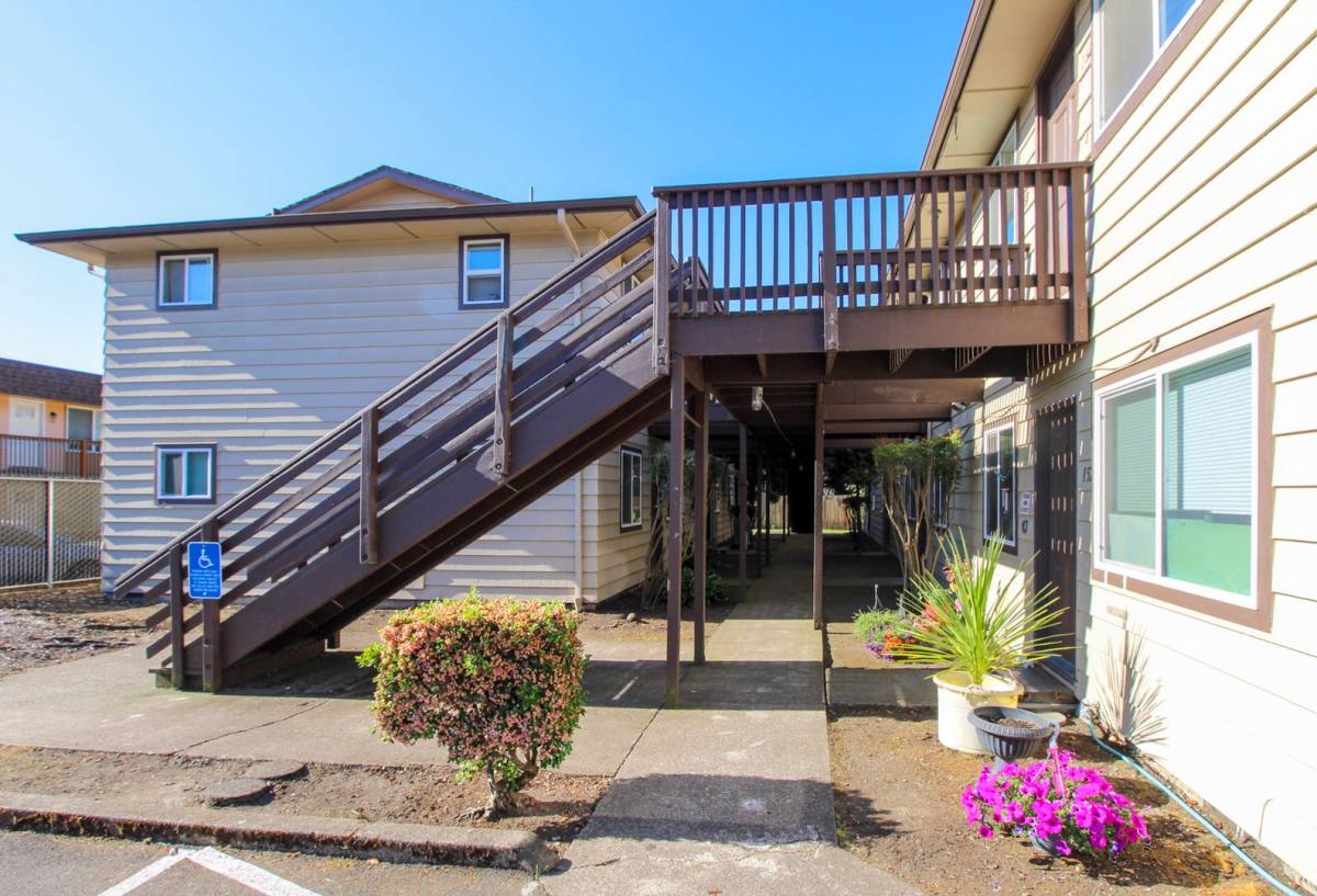 132-168 Sunset Ave N, Keizer, OR 97303 - Apartment for Rent
