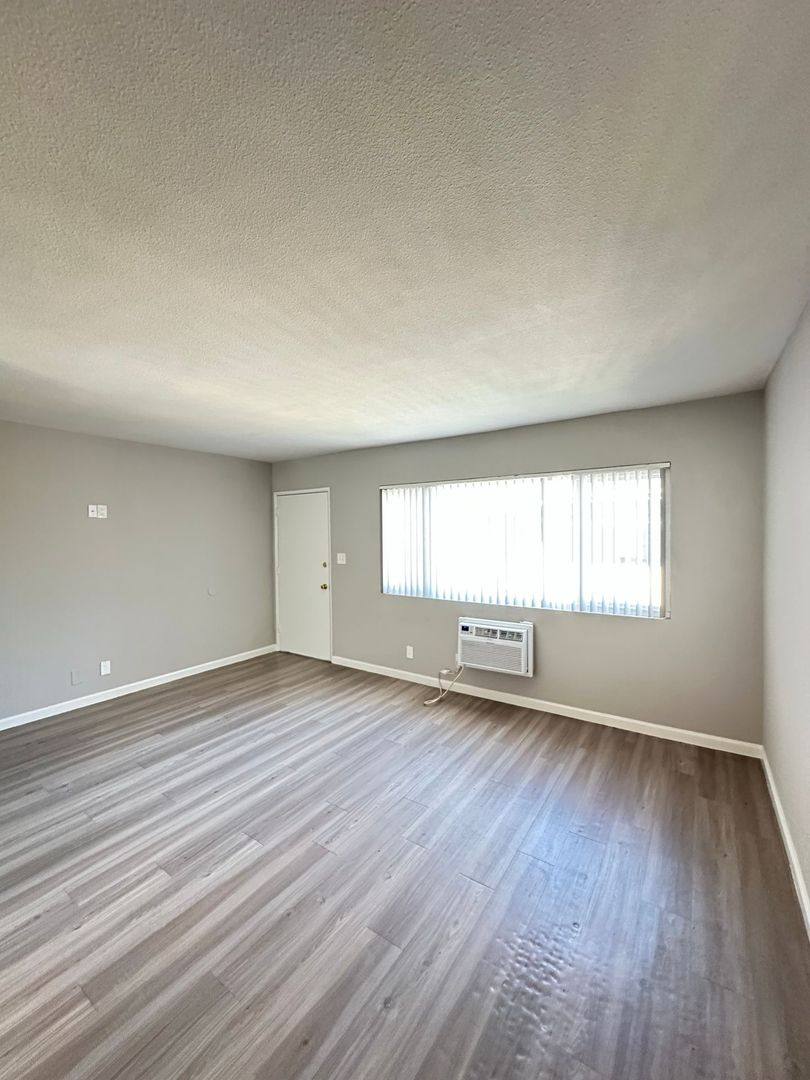 Apartment for rent at 1022 E 32nd St, Signal Hill, CA 90755