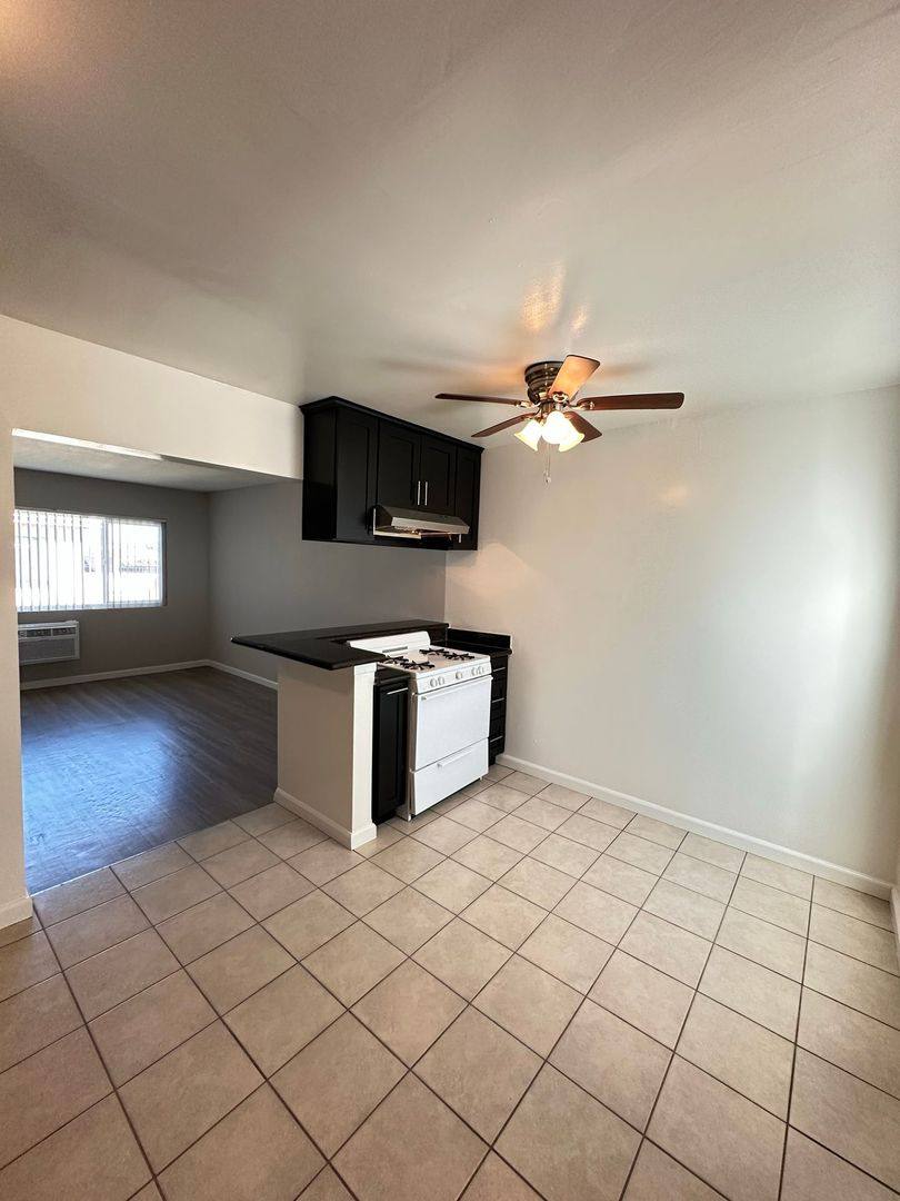 Apartment for rent at 1022 E 32nd St, Signal Hill, CA 90755