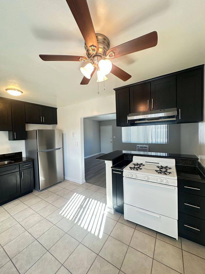 Apartment for rent at 1022 E 32nd St, Signal Hill, CA 90755