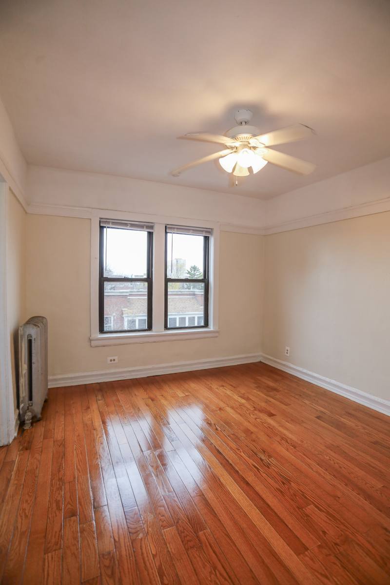 7455 N Greenview, Chicago, IL 60645