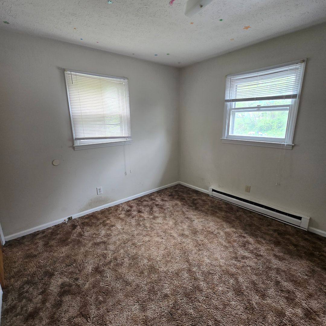 Apartment for rent at 1914 Swan Dr, Lenoir, NC 28645