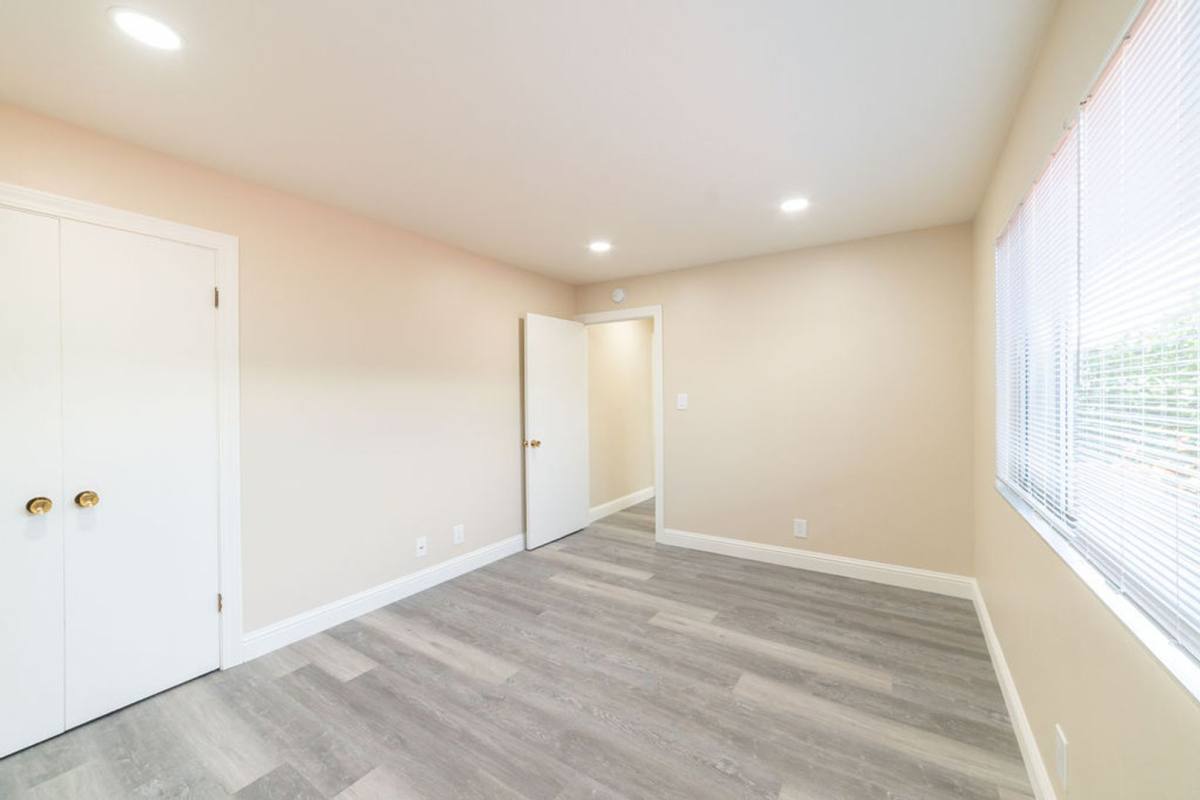 Apartment for rent at 490 42nd St, Oakland, CA 94609